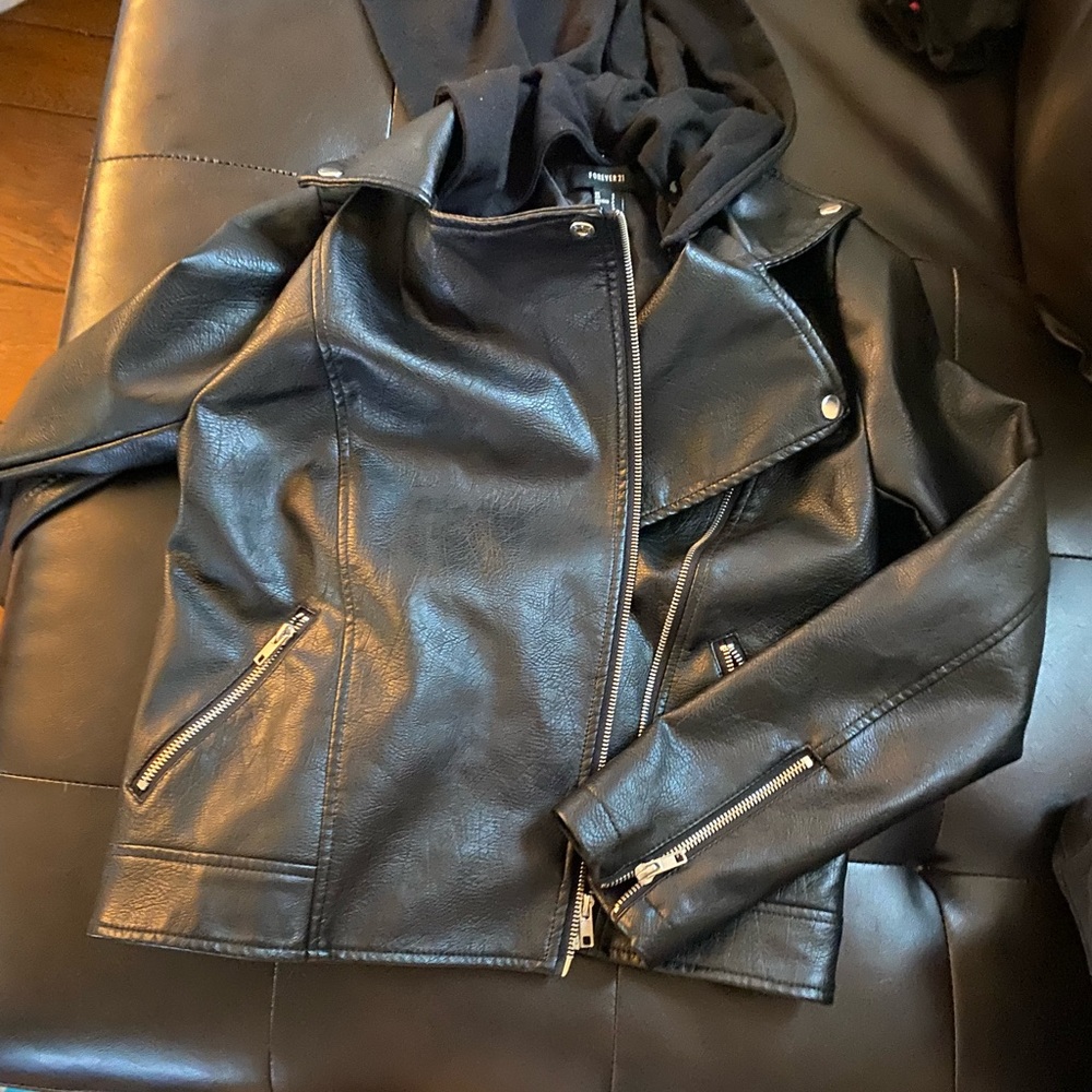 Detachable hooded leather jacket